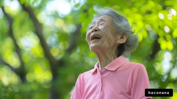 楽しそうな高齢女性