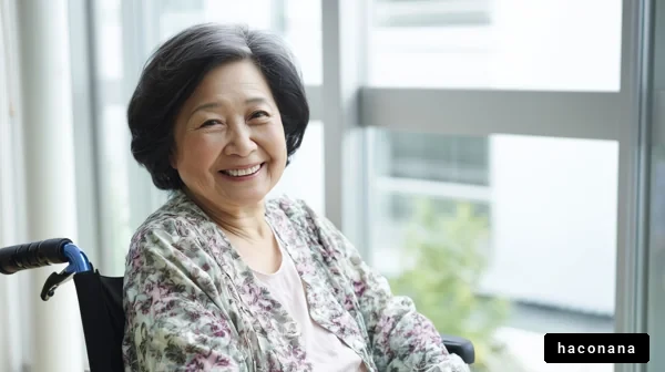 笑顔のおばあさんと窓辺