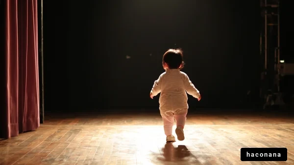 舞台に立つ子ども