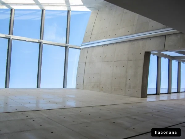 斬新な建築内観