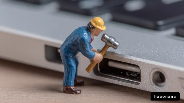 パソコン修理するミニチュア