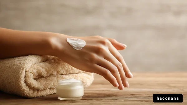 手にクリームのケア