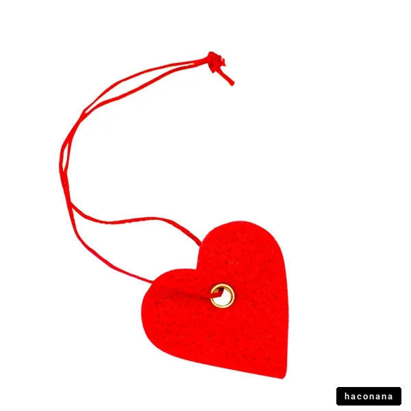 赤いハートのタグ