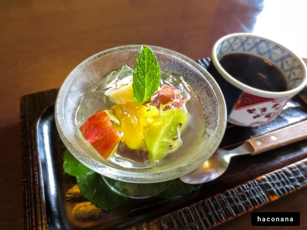 フルーツゼリーとコーヒー