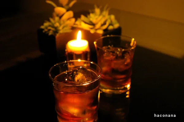 落ち着いた雰囲気の夜