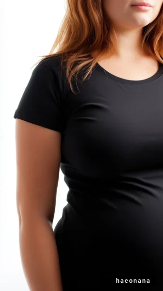 シンプルな黒のトップ