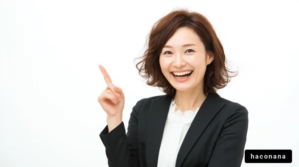 笑顔で指を指す女性