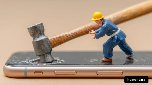 スマホと作業員のアート