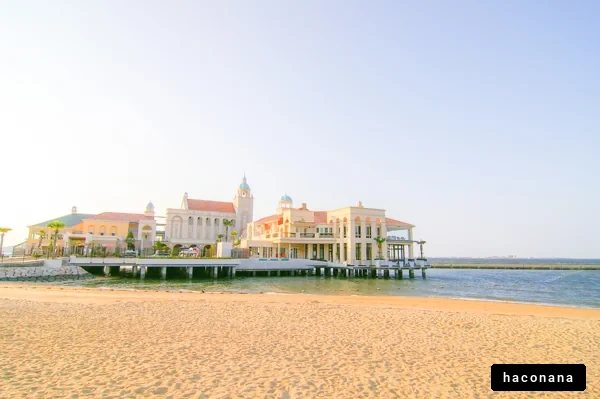 美しい海辺の建物