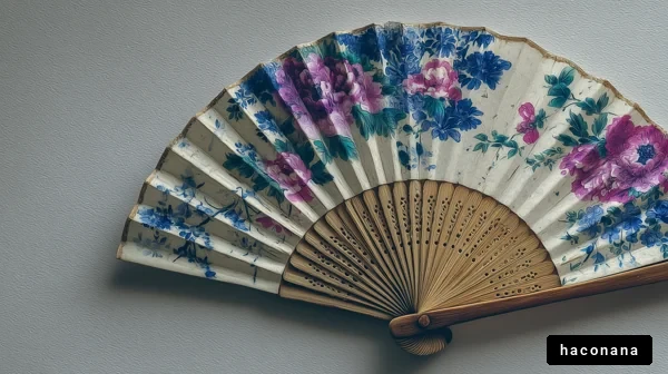 美しい花模様の扇子