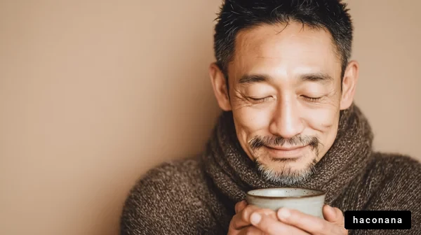 温かい飲み物を楽しむ男