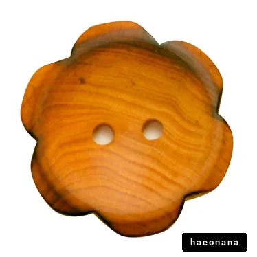 木製の花のボタン