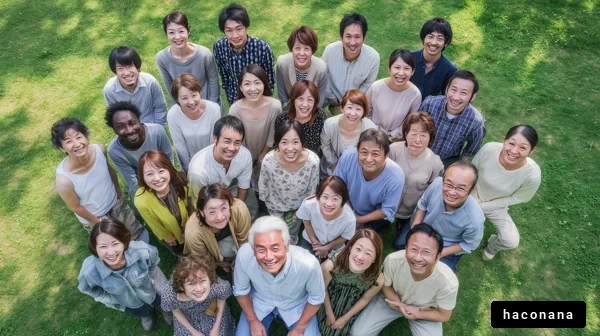 笑顔の集まりと青空