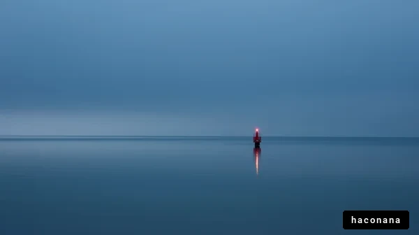 静かな海と灯台の風景