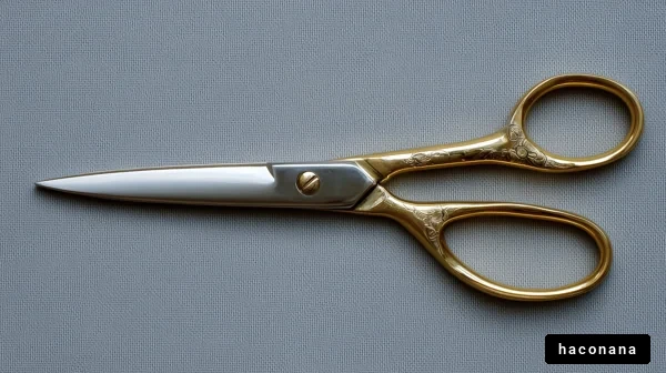 美しい金色のハサミ