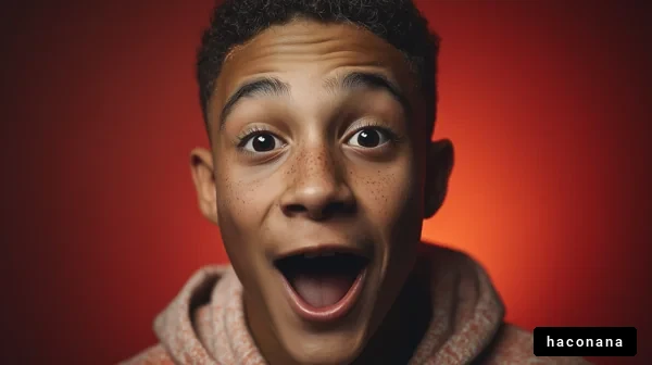 驚きの表情を持つ少年