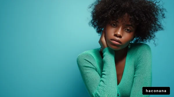 青背景の女性のポートレート