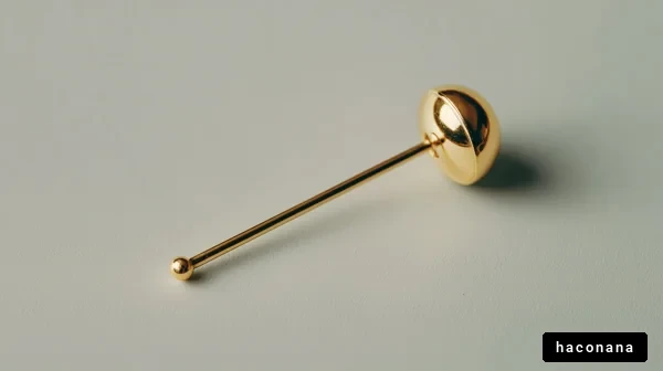 シンプルな金のピアス