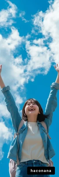 青空に笑顔の女性