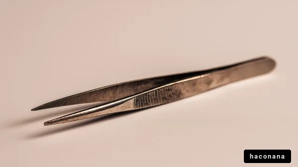 金属製のピンセット