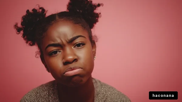 不機嫌な表情の女の子