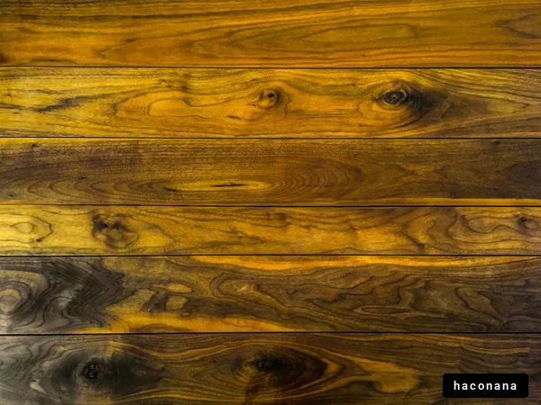 美しい木目のフローリング