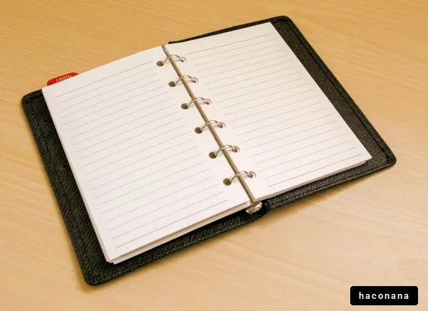 空のノートブックの写真