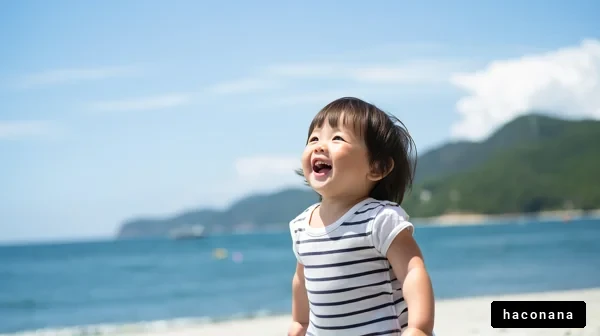 海辺で遊ぶ子供の笑顔