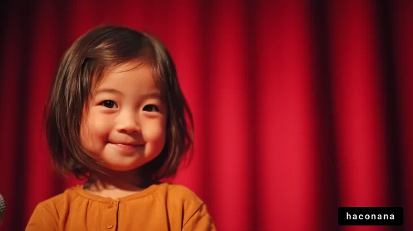 笑顔の子供と赤い背景