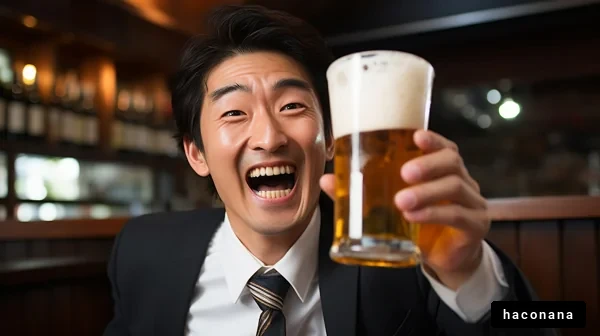 ビールを楽しむ笑顔のビジネスマン