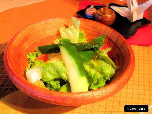 新鮮なサラダの盛り付け