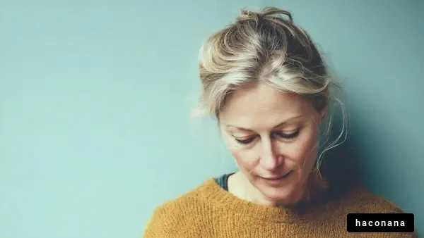 落ち着いた表情の女性