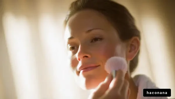 メイクを楽しむ女性