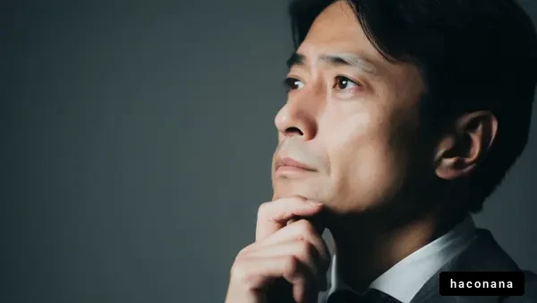 考えるビジネスマンの姿