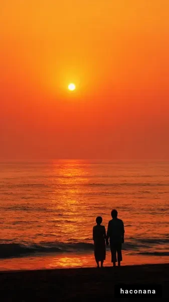 夕陽を背に手を繋ぐ二人