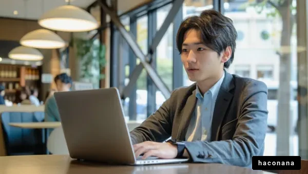 カフェで働く若者の姿