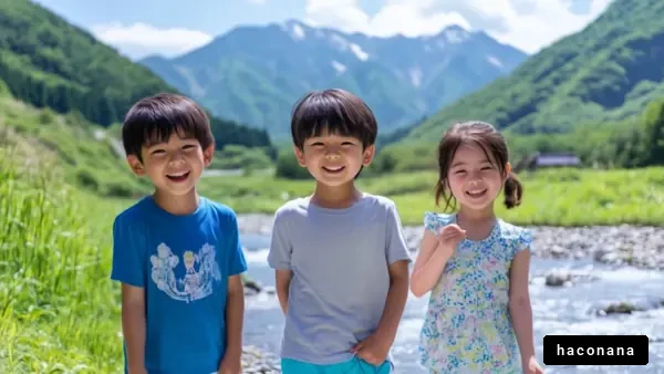 夏の山で遊ぶ子供たち