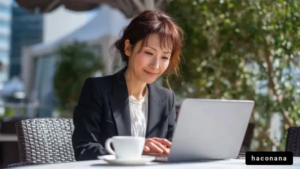 カフェで仕事をする女性