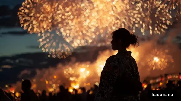 花火大会の夜景と人影