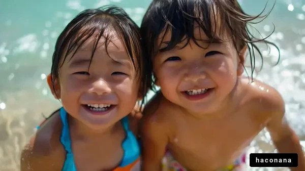 海で遊ぶ子供たち