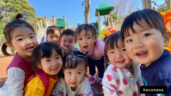 楽しい公園で遊ぶ子どもたち