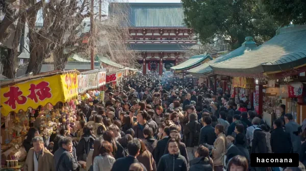 賑やかな初詣の風景