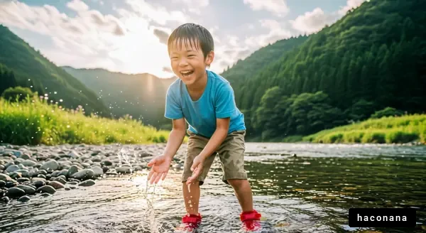 川で遊ぶ子供の笑顔