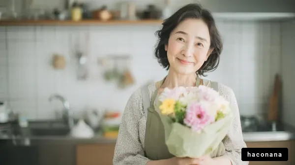 キッチンで花を持つ女性